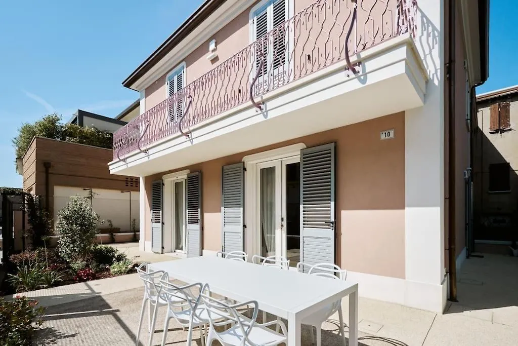 Villa In Centro Con Giardino E Parcheggio - La Casa Della Giuliana SantʼArcangelo di Romagna 0*,  Itália